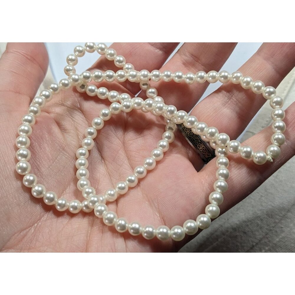 Casual Lightweight White Faux Pearl Necklace - Picture 5 of 6